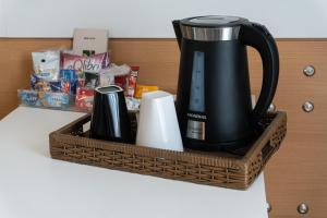 Set per la preparazione di tè e caffè presso Quality Faria Lima