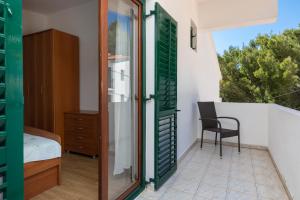 Balkón nebo terasa v ubytování Apartments by the sea Mimice, Omis - 2736