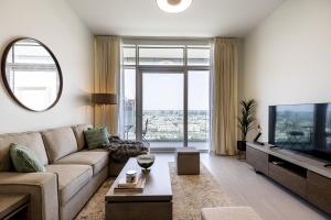 Posezení v ubytování 1BDR Apartment with Dubai Frame View