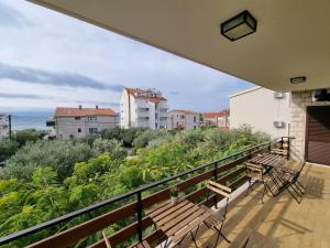 Balkón nebo terasa v ubytování Apartments by the sea Duce, Omis - 2821