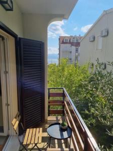 Balkón nebo terasa v ubytování Apartments by the sea Duce, Omis - 2821