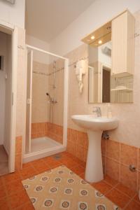 a bathroom with a sink and a shower at Apartments and rooms with WiFi Vrsar, Porec - 3007 in Vrsar