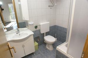 a bathroom with a toilet and a sink and a shower at Apartments with a parking space Vinisce, Trogir - 2987 in Vinišće