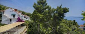 Zdjęcie z galerii obiektu Apartments by the sea Zavala, Hvar - 2986 w mieście Zavala