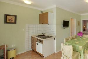 Zdjęcie z galerii obiektu Apartments by the sea Zavala, Hvar - 2986 w mieście Zavala