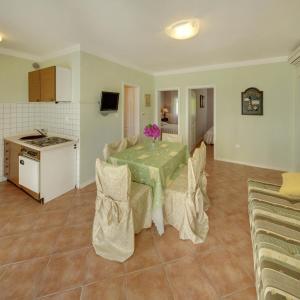 Zdjęcie z galerii obiektu Apartments by the sea Zavala, Hvar - 2986 w mieście Zavala