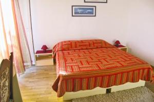 Postel nebo postele na pokoji v ubytování Apartments by the sea Bol, Brac - 2905