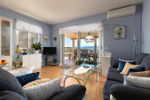 a living room with a couch and a table at Apartments by the sea Sumartin, Brac - 2940 in Sumartin
