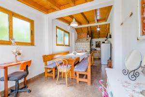Fotografia z galérie ubytovania Apartments with a parking space Sutivan, Brac - 2842 v Sutivane