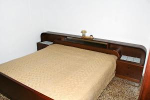 Postel nebo postele na pokoji v ubytování Apartments and rooms by the sea Sumartin, Brac - 2949
