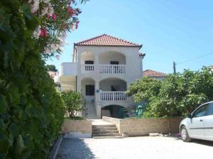 a house with a car parked in front of it at Apartments and rooms by the sea Sutivan, Brac - 2943 in Sutivan