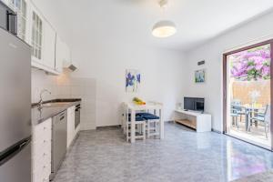 Fotografia z galérie ubytovania Apartments with a parking space Sutivan, Brac - 2842 v Sutivane