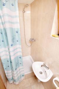 Kúpeľňa v ubytovaní Seaside secluded apartments Cove Tvrdni Dolac, Hvar - 2997
