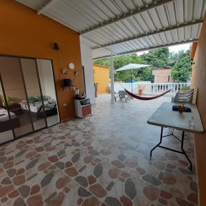 a living room with a table and a patio at La terraza casa de verano in Melgar