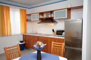 Kuchyň nebo kuchyňský kout v ubytování Apartments with a parking space Slano, Dubrovnik - 3183