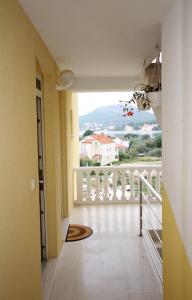 Ein Balkon oder eine Terrasse in der Unterkunft Apartment Slano 3183c