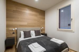 A bed or beds in a room at Fragole Suite