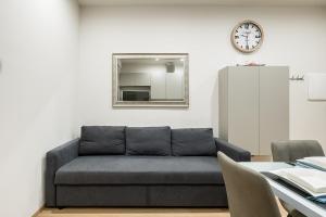 A seating area at Fragole Suite