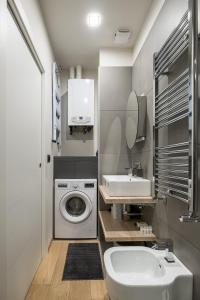 A bathroom at Fragole Suite
