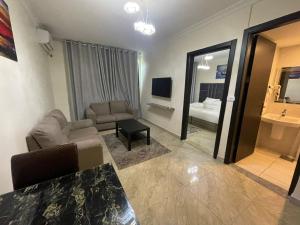 TV a/nebo společenská místnost v ubytování Golden Hotel
