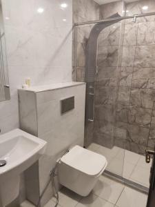 Koupelna v ubytování Golden Hotel