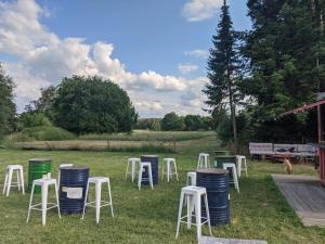 Ein Garten an der Unterkunft An Den Wiesen Gasthaus am Finowkanal