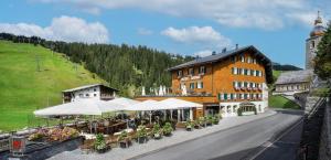 a building with white umbrellas in front of a building at Romantik Hotel Krone in Lech am Arlberg