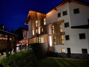Imagine din galeria proprietății Chalet Ronchi - Foppolo Ski în Foppolo +63 fotografii