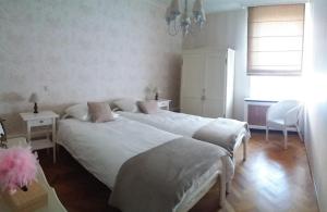 Ένα ή περισσότερα κρεβάτια σε δωμάτιο στο VELOCIPEDE OUDENAARDE vakantieverblijf 6 pers ADULTS ONLY