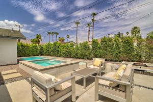 Un patio con sillas y una piscina. en Palm Springs Retreat with Private Pool and Spa!, en Palm Springs