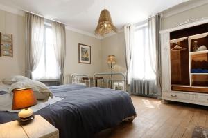 Posteľ alebo postele v izbe v ubytovaní Château d'Arfeuilles Chambres et tables d'hôtes