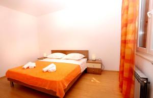 Ein Bett oder Betten in einem Zimmer der Unterkunft Apartments Marin