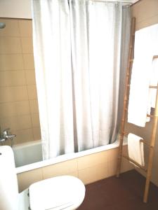 Łazienka w obiekcie Apartamento con vistas al mar, playa de Carnota!