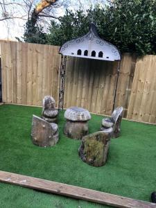 Сад в Hedgehog Cottage with garden in Bronte village!