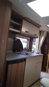 a kitchen in an rv with a counter top at קרוואן על החוף in Eilat