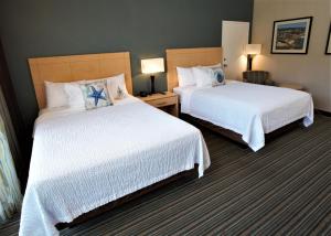 a hotel room with two beds with white sheets at Inn by the Sea, La Jolla in San Diego