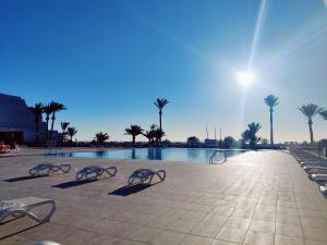 Basen w obiekcie MARAVILLA Suite 140 m2 - 3 Bedrooms, Heated Pool lub w pobliżu
