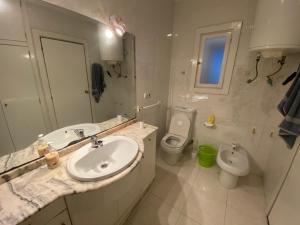 A bathroom at bigger flat for holiday near beach ideal for familie with climatisacion
