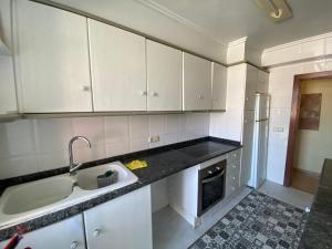 A kitchen or kitchenette at bigger flat for holiday near beach ideal for familie with climatisacion