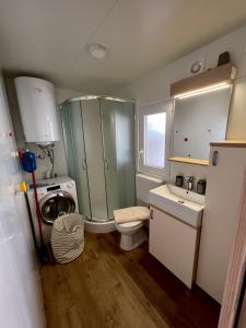 Kúpeľňa v ubytovaní ZEN MURTER Mobil home