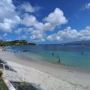 Nuotrauka iš apgyvendinimo įstaigos Charmant T1 avec vue sur marina mieste Lez Trua Ilė galerijos