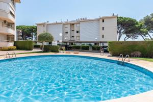 Bazén v ubytování Can Costelles Cambrils - Ático en primera línea con vistas, piscina y parking nebo v jeho okolí