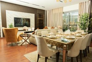 Posezení v ubytování Luxury 3 BR - Direct View to Burj Khalifa