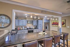 Fotografie z fotogalerie ubytování Houston Riverfront House with Deck and Private Dock! v destinaci Houston