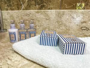 three bottles of essential oils sitting on a towel at Pousada Recanto das Flores in Governador Celso Ramos