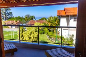 a balcony with a view of a tennis court at Pousada Recanto das Flores in Governador Celso Ramos