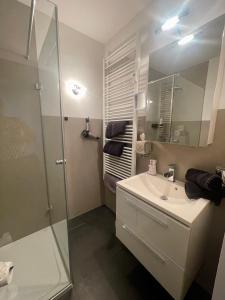 A bathroom at Apartment threeRivers