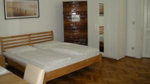a bedroom with a bed with white sheets and a window at Pension Schottentor in Vienna