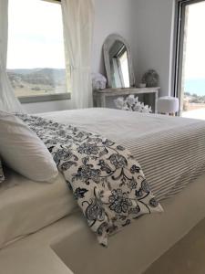 Ένα ή περισσότερα κρεβάτια σε δωμάτιο στο Komos Beach Estate
