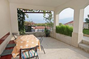 Balkón nebo terasa v ubytování Apartments by the sea Postira, Brac - 3244
